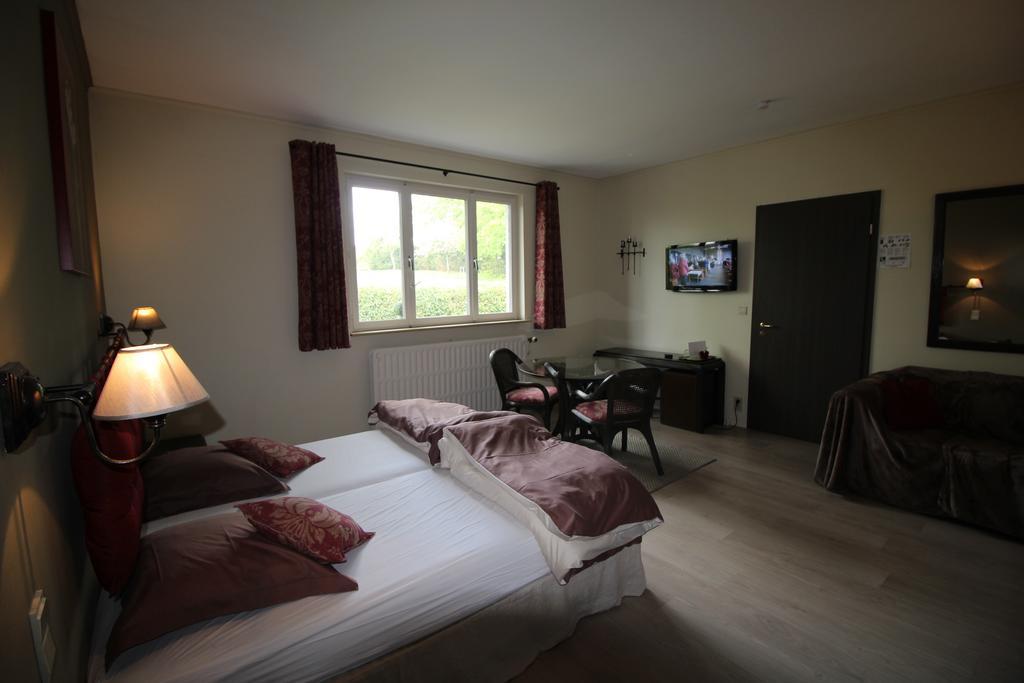 Hotel Les Alisiers Nadrin Habitación foto